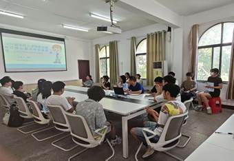 会议室里的人们AI 生成的内容可能不正确。